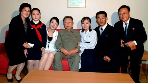 NKLW A family taking a photo with Kim Jong-il