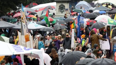 Getty Images Protesters pack into the grounds of Parliament on the fifth day of demonstrations against Covid-19 restrictions in Wellington on February 12