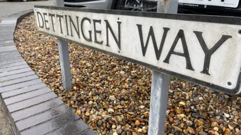 Dettingen Way road sign