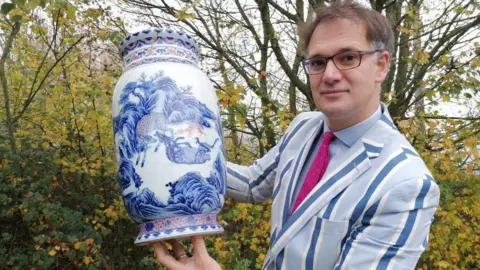 Hansons Auctioneers Charles Hanson with the vase