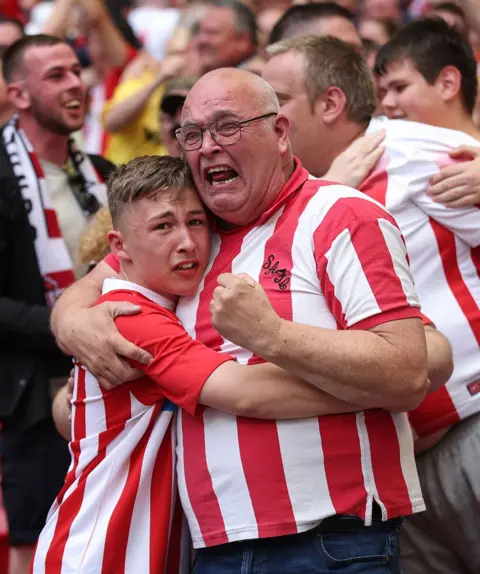 Eddie Keogh Sunderland fans celebrate their side's first goal scored by Elliot Embleton during the Sky Bet League One play-off final match between Sunderland and Wycombe Wanderers at Wembley Stadium, 21 May 2022