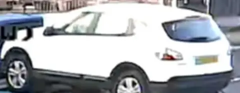 Derbyshire Police A white Nissan Qashqai Acenta