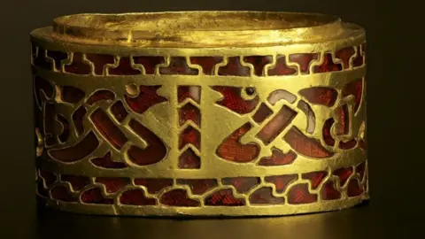 The Potteries Museum and Art Gallery Hilt collar