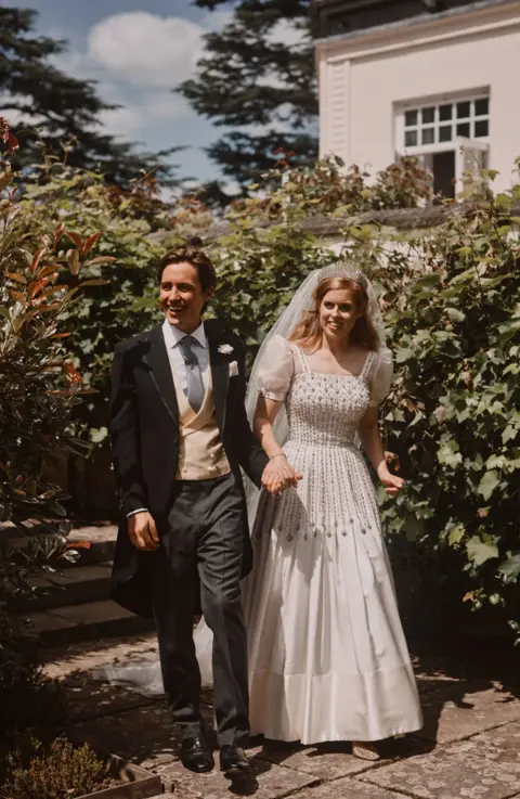 Princess Beatrice and Edoardo Mapelli Mozzi release wedding photos