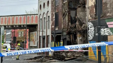 Kirkgate: Search teams called to derelict building collapse