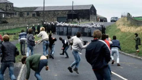 Alain Nogues/Getty Images Miners clash with police in Woolley