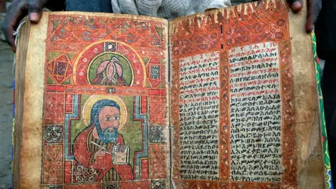 Getty Images Sebuah manuskrip bergambar indah yang disimpan di Biara San Pantaleo di Aksum, Ethiopia