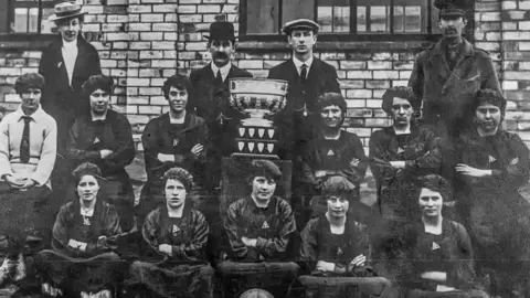 Leicester City FC team and trophy