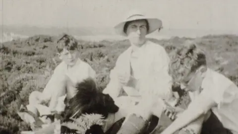 Family picnic in 1937