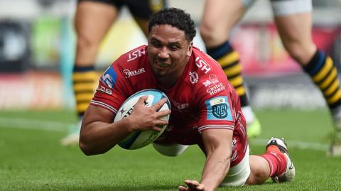 Scarlets flanker Dan Davis scored the second try against Dragons at Cardiff City Stadium