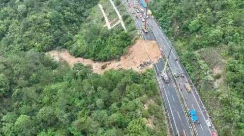 Pictures of collapsed highway on a mountainside in Guangzhou