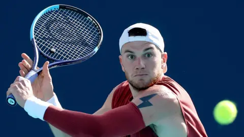 Jack Draper playing a backhand