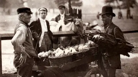 John Thomson/ English Heritage John Thomson's image of 'mush-fakers' and ginger-beer sellers, taken in Clapham, London