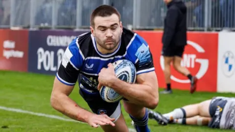 Will Muir scores for Bath against Saracens