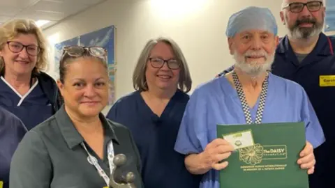 UHNM Eric Dray with his award