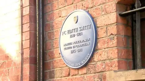 BBC News The picture shows a blue plaque on a brick wall. It reads 'PC Edith Smith, 1880-1924. Pioneer policewoman served in Grantham 1915-1915.'