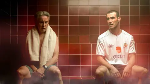 Steve Coogan as Mick McCarthy and Éanna Hardwicke as Roy Keane in the film Saipan