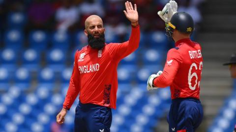 Moeen Ali and Jos Buttler celebrate a wicket