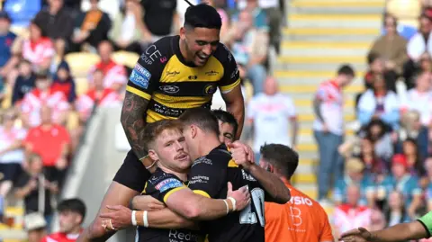 York players celebrating a try