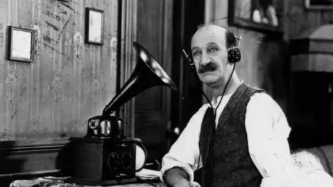 Getty Images Black and White Photo of James Finlayson als Mr Dugan in een scène uit de film Show Girl, genomen in 1928.