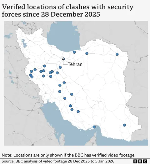 Um gráfico da BBC mostrando os locais dos confrontos com as forças de segurança em todo o Irã. 