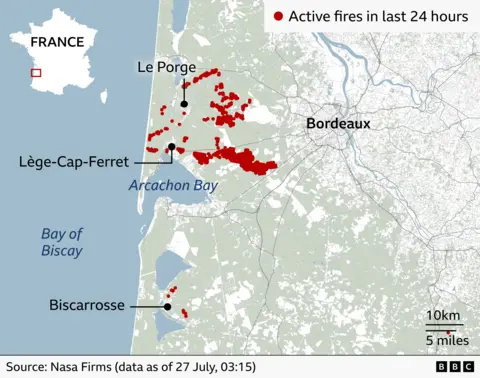 A map of south-west France, showing Bordeaux and to the left of Bordeaux, red dots depicting active fires.
