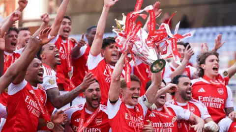 Arsenal players celebrate