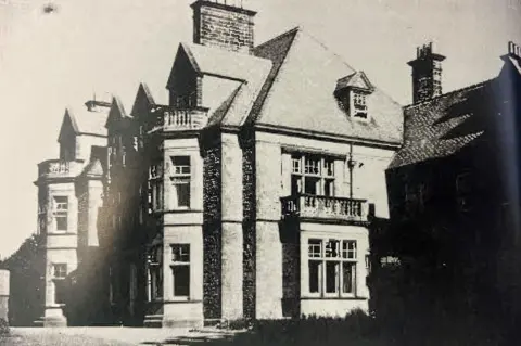 Scottish Child Abuse Inquiry Black and white pic of Glasclune House a large two storey historic house with tall chimneys and bay windows