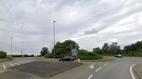 Boundary roundabout on A511