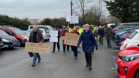 John Wimperis/LDRS Steve Voller and the protestors head to the road to protest