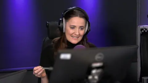 Woman with dark hair and headphones on 