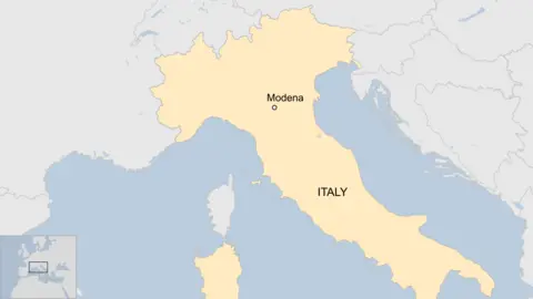 Map showing Italy and the city of Modena in the north of the country