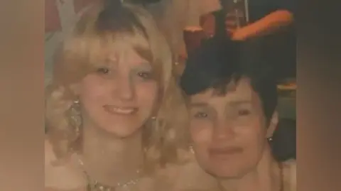 Samantha Pitt Ms Pitt and her mother