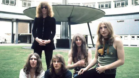 Getty Images Mick Ralphs, Ian Hunter, Pete "Overend" Watts, Morgan Fisher and Dale Griffin of Mott The Hoople, 1970