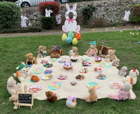 Susan Nowak Display features several teddies having a picnic