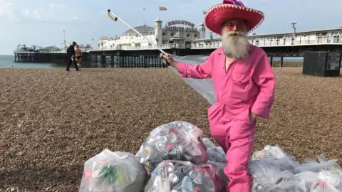 Oceans 8 Oceans 8 beach clean up