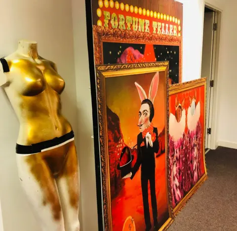 Michael Barnes-Wynters Gold mannequin