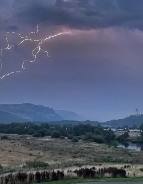 Elkamino/BBC Weather Watchers Lightning