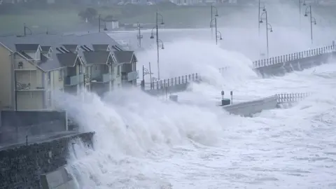 Niall Carson Waves caused by Storm Agnes in County Waterford