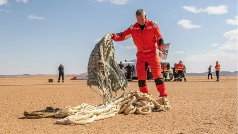 BLOODHOUND LSR/CHARLIE SPERRING Chute