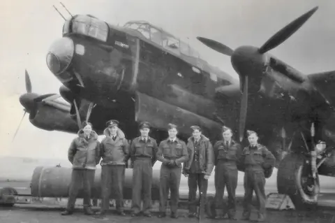 International Bomber Command Centre Harry Irons and his crew in September 1942