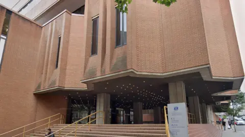 Google Maps Kensington Town Hall