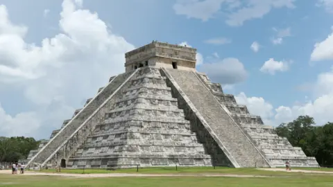 Dschwen/Wikimedia Commons El Castillo pyramid of Kukulcán in Chichén Itzá, Mexico