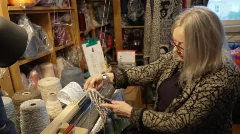 Penny Burdett knitting