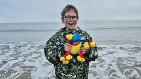 Child with teddy bear 