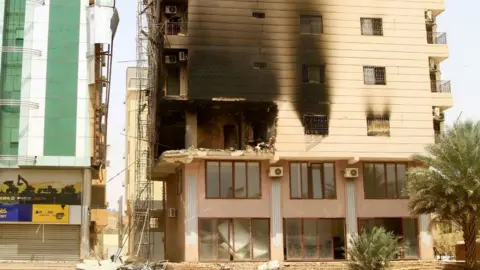 Getty Images A building damaged during battles between the forces of two rival Sudanese generals in the southern part of Khartoum, on April 23, 2023.