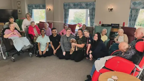 Johnny Szyndler Winnie with residents in a care home
