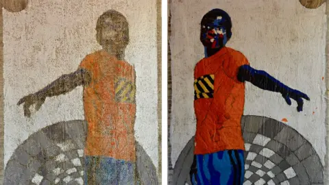 Stary Mwaba Título: Ichilogoma. Medio: acrílico en periódico perforado. Pinturas reflejadas de un joven con camiseta naranja y camiseta naranja apuntando. Se puede ver un túnel a cuadros detrás de él.