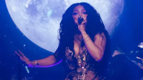 Cass Meyers SZA performing at Glastonbury 2024