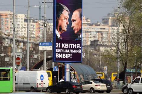 Getty Images Poroshenko v Putin campaign poster, Kiev, 10 Apr 19